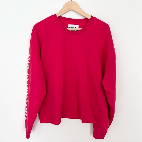 Victoria Sport Crew Pullover Sweater Large - Picture 1 of 5